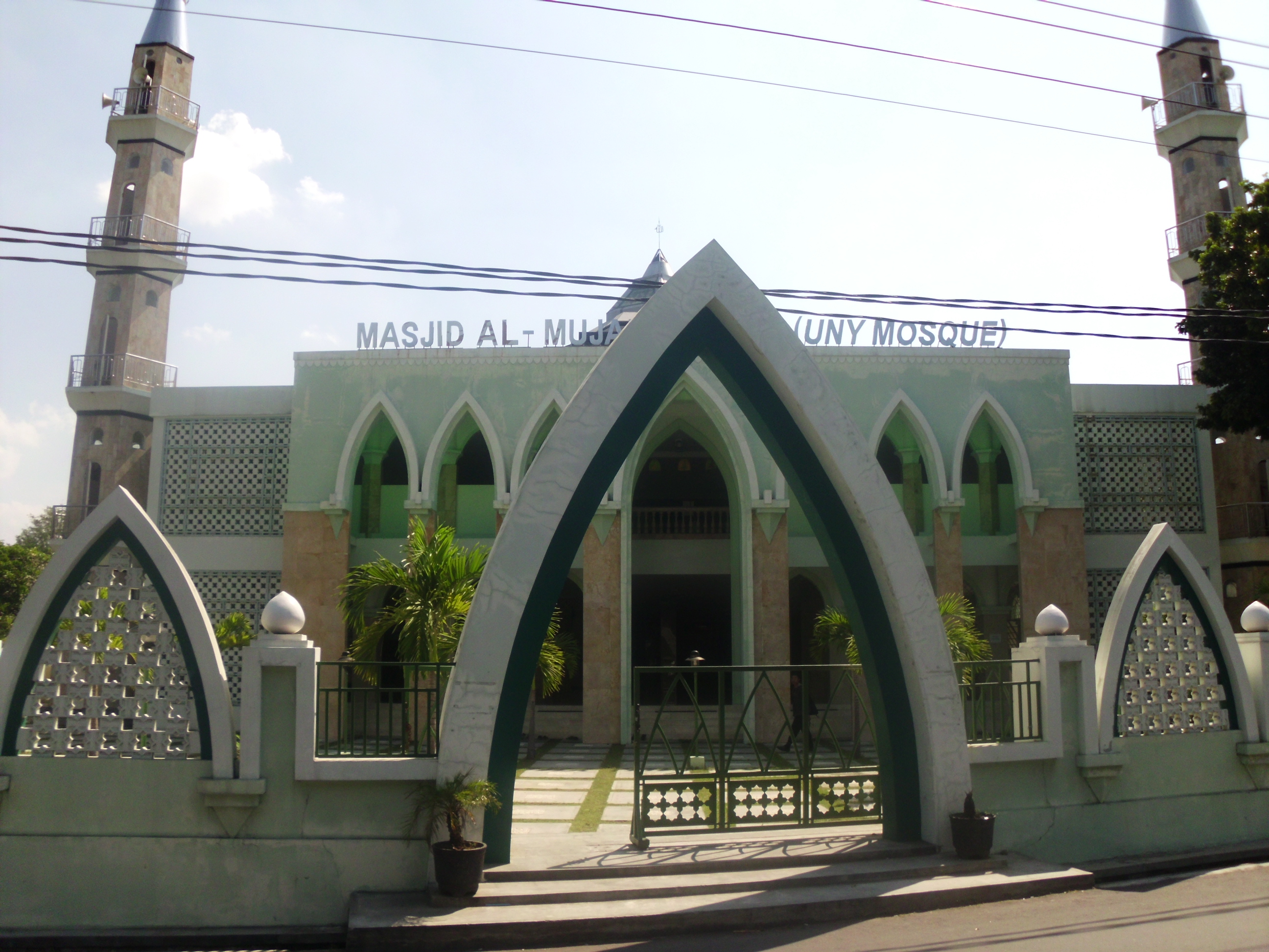 masjid al mujahidin uny